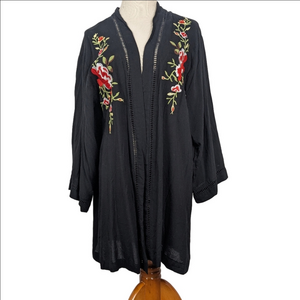 Suzy Shier Black Floral Embroidered Kimono Duster Size Medium
